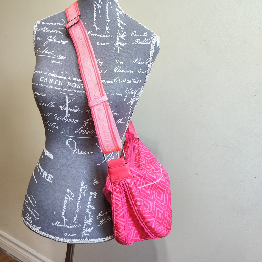 Ivivva Pink Geometric Crossbody Bag - Picture 3 of 5